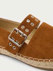 Nöista Une sandale plate de style espadrille beige, avec une bride à boucle marquante et une semelle enveloppée de jute pour un look décontracté et estival. - Kaki - Voir 5