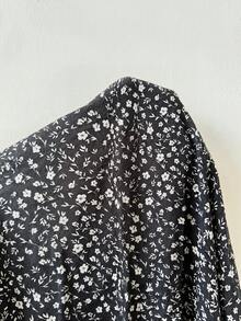 Solflare 这款百搭碎花连体裤，适合休闲外出、派对、通勤、婚礼、音乐节、感恩节、母亲节、返校、毕业典礼、海滩度假、街头风、居家休闲、观光等多种场合穿着，可单穿或叠穿，荷叶边短袖，露肩设计，舒适柔软，尺码齐全，长款。 - 彩色 - 查看 7