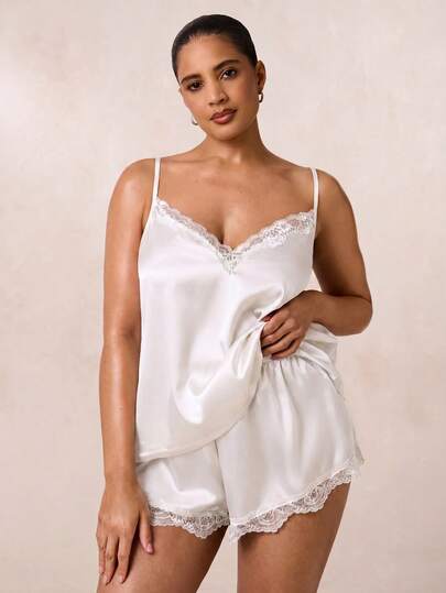 SHEIN BAE CURVE 蕾丝边缎面吊带背心和短裤睡衣套装/睡衣套装白色套装