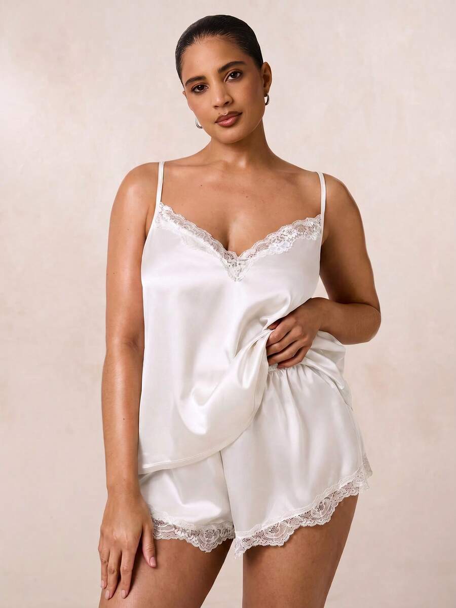 SHEIN BAE CURVE 蕾丝边缎面吊带背心和短裤睡衣套装/睡衣套装白色套装 - 白色 - 查看 1