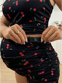 SHEIN 孕妇夏季休闲度假樱桃印花撞色蕾丝边露脐吊带背心和可调节腰带短裤两件套 - 黑色 - 查看 5