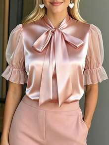 EMERY ROSE Camicetta da donna con colletto a fiocco, maniche a palloncino in raso, con volant, elegante camicia da pendolare con buon lucentezza del raso, colore rosa, versatile per top estivi, uscite quotidiane, adatta per crociere, festival, vacanze al mare, festival musicali, stile bohémien, ritorno a scuola, Pasqua, matrimoni, festa della mamma, tutte le stagioni, abbigliamento da spiaggia alla moda per beach club, Havana Nights, cena in spiaggia - Rosa - Visualizzare 5