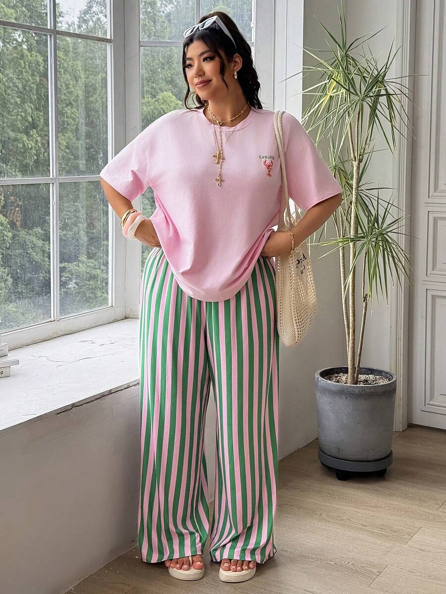 SHEIN EZwear 大码女式圆领龙虾印花短袖上衣和条纹裤休闲两件套 - 彩色 - 查看 1