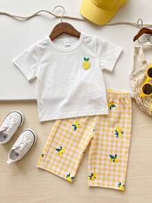 SHEIN Playful Pals 2件裝女嬰白色圓領短袖T恤搭配刺繡檸檬裝飾 + 鬆緊腰寬腿褲，休閒清新水果檸檬貼布印花套裝，適合夏季日常出遊、上學、購物、旅行、公園玩耍以及各種室內外場合 - 黃色 - 查看 3