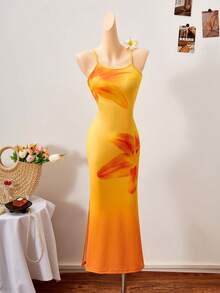 Đầm hai dây dành cho thiếu nữ, với gam màu ombre vàng sang cam rực rỡ, điểm xuyết họa tiết hoa ly cam đỏ lớn, toát lên vẻ tươi vui của một kỳ nghỉ nhiệt đới. Kiểu dáng ôm sát tối giản với phần chân váy xòe bồng bềnh tôn dáng, cho phép cử động thoải mái trong những chuyến đi chơi mùa hè, những chuyến đi biển hoặc mặc hàng ngày. - Màu vàng - Xem 3