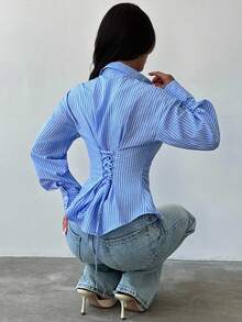 SHEIN Tall CURVE 大码女式蓝白条纹长袖衬衫，系带腰身，休闲通勤衬衫，度假衬衫，收腰条纹衬衫，适合春、夏、秋、冬四季穿着，优雅，度假风，波西米亚风，工作装 - 藍色 - 查看 7