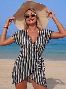 Swim Vcay Cubierta con estampado floral aleatorio de tela texturizada con cuello en V y lazo delantero para mujer, estilo vintage de vacaciones en la playa y fiesta - Blanco y Negro - Ver 4