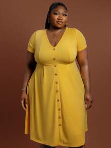 CurvyTilda 大尺碼前開鈕扣喇叭下擺洋裝，優雅沙漏型身材夏季穿搭 - 黃色 - 查看 4