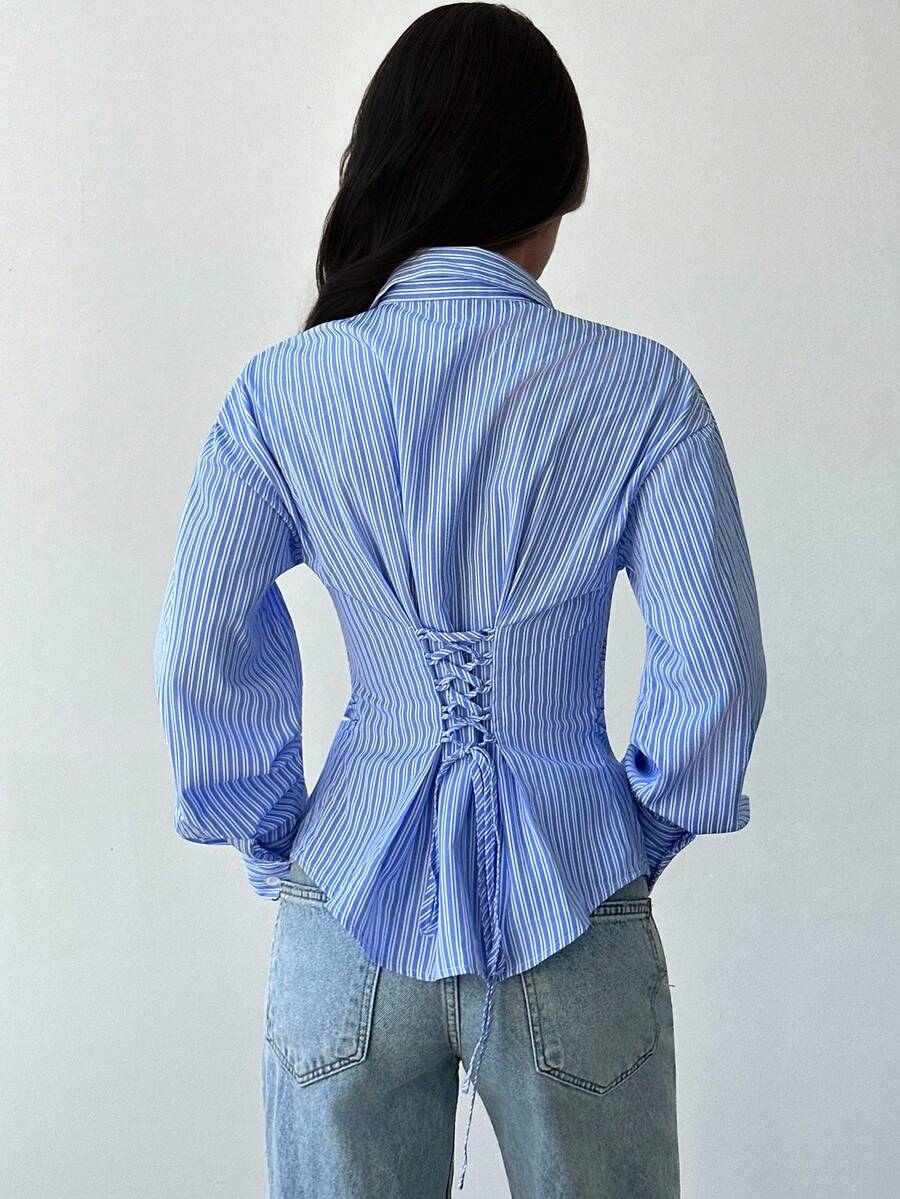 SHEIN Tall CURVE 大码女式蓝白条纹长袖衬衫，系带腰身，休闲通勤衬衫，度假衬衫，收腰条纹衬衫，适合春、夏、秋、冬四季穿着，优雅，度假风，波西米亚风，工作装 - 藍色 - 查看 1