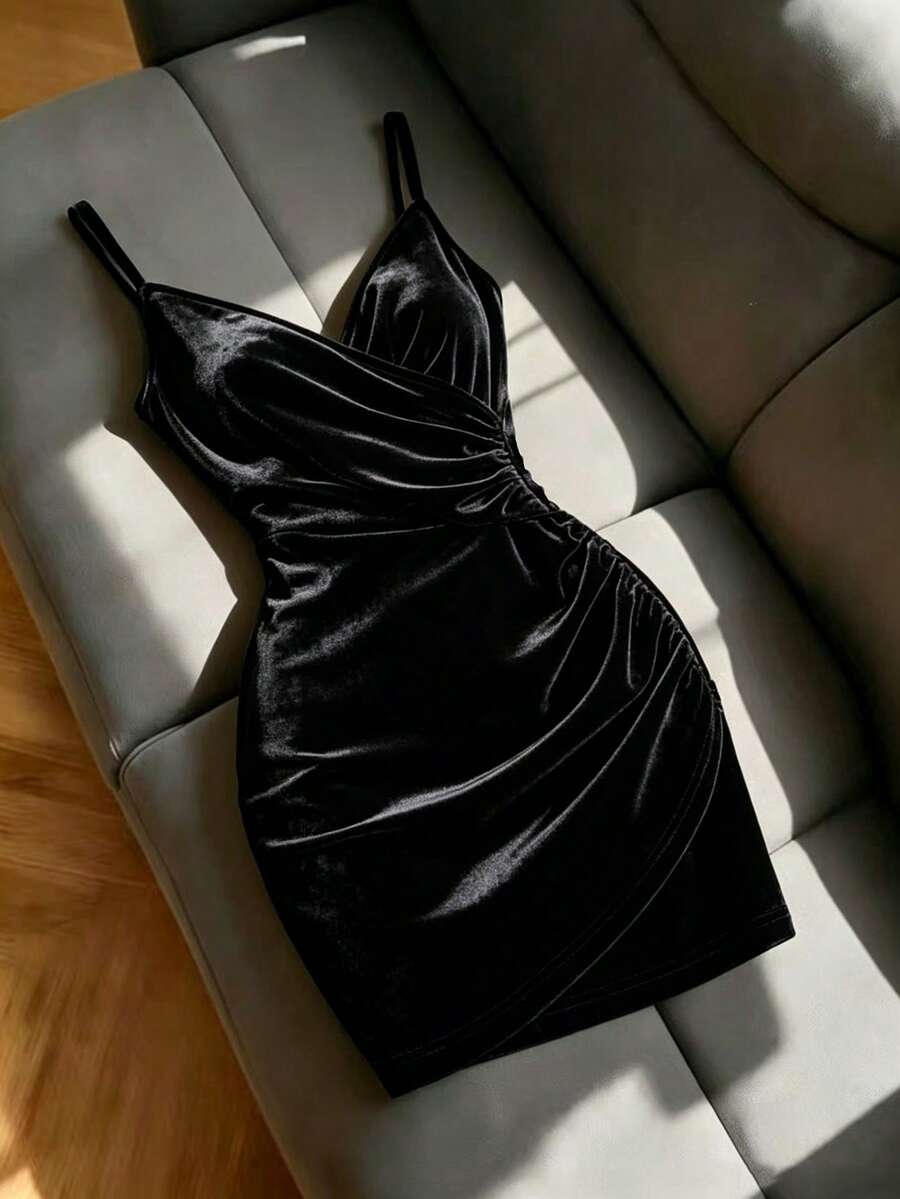 Franclia 女士优雅新款连衣裙,吊带V领褶皱修身迷你裙,弹力亮面面料,适合多种场合,春夏秋冬皆宜。 - 黑色 - 查看 1