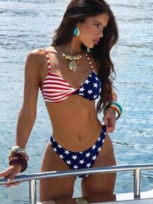 Swim Vcay Bộ bikini hai mảnh gợi cảm in hình cờ Mỹ dành cho nữ, gồm áo quây xoắn phía trước và quần lọt khe cạp cao (dây đeo có thể tháo rời), hoàn hảo cho kỳ nghỉ xuân, lễ hội mùa thu, trang phục đi nghỉ mát, trang phục ngày lễ và trang phục dự tiệc/Bikini hai mặt. Bikini ngày 4 tháng 7. Bộ đồ bơi hai mảnh cờ Mỹ. Ngày Độc lập - Nhiều màu - Xem 1