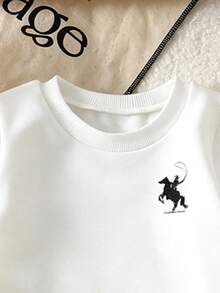 SHEIN Playful Pals 两件套男婴休闲时尚卫衣套装。可爱条纹小熊图案，舒适圆领长袖卫衣搭配运动裤，适合秋冬春季穿着。宽松舒适，是秋冬季的理想之选，时尚休闲，适合返校、聚会、户外野餐、街头摄影、校园、节日等场合，也是馈赠佳品。 - 彩色 - 查看 4