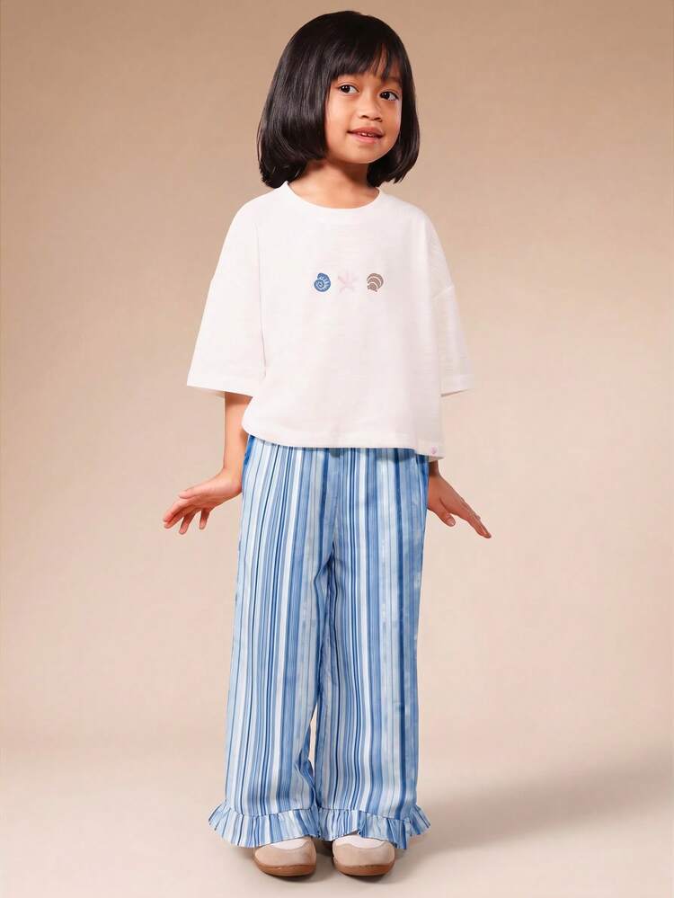Conjunto Coordenado Feminino com Estampa de Conchas Oversized, Camiseta Gola Careca e Calça Pantalona Listrada com Babados, Praia de Verão