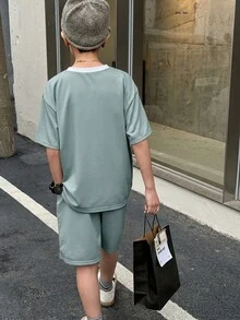 儿童男童休闲运动撞色拼接短袖圆领T恤短裤套装，运动服，卡其色T恤套装，Y2K风格套装，适合春夏穿着，适合外出、情人节、约会、旅行、度假、家庭聚会、返校、婚礼、正式场合、运动、生日派对等场合。 - 彩色 - 查看 4