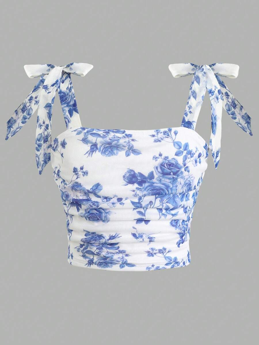 SHEIN 少女儿童休闲可爱碎花褶皱蝴蝶结装饰吊带背心,娃娃衫,春夏装,沙滩装,通勤装,优雅,度假装,海滩装,波西米亚风,夏威夷风情,音乐节装,蓝白上衣 - 藍白色 - 查看 1