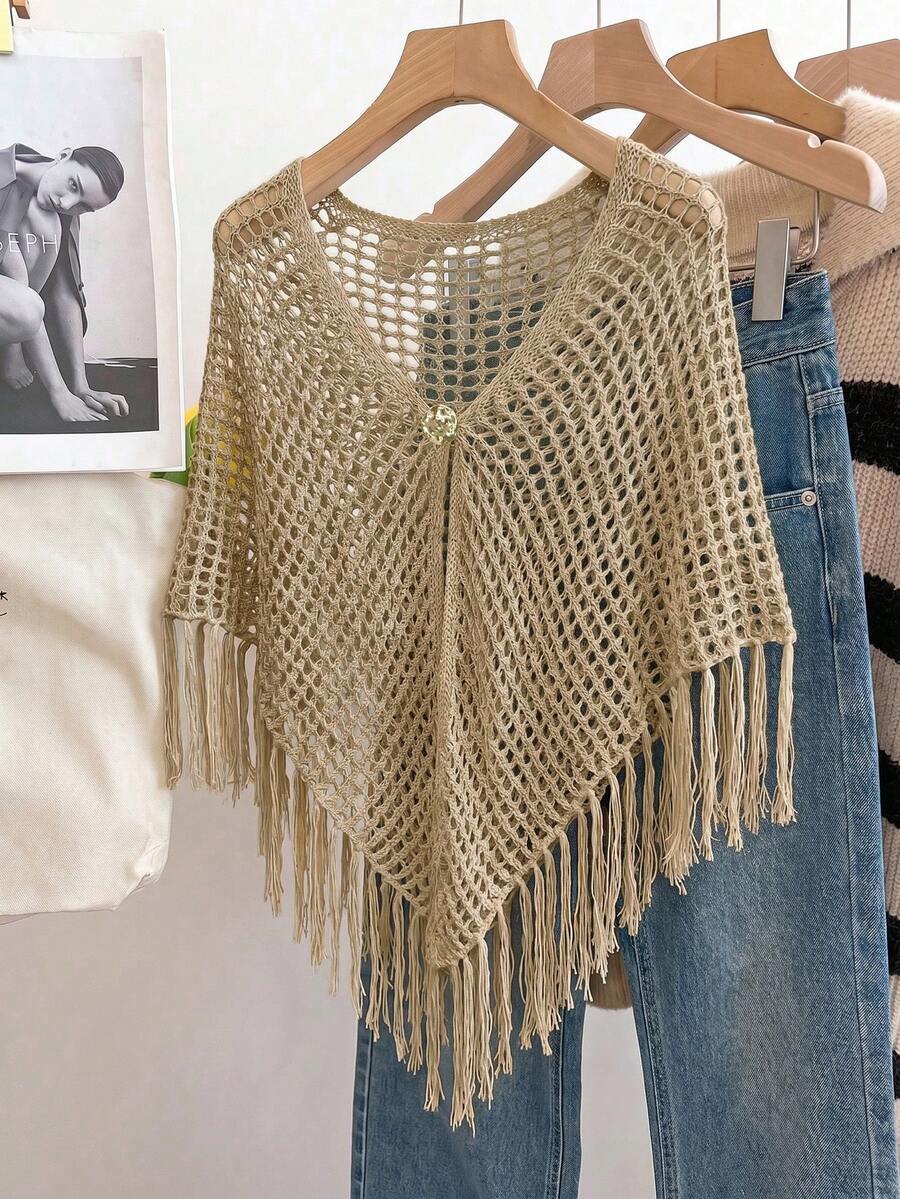 SHEIN Franclia 新款夏季女裝,象牙色鏤空針織罩衫 - V領三角廓形,單鈕扣開襟,流蘇下擺細節,波西米亞魅力與海濱度假風 - 卡其色 - 查看 1