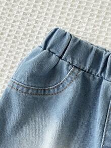 SHEIN 2pcs/Set Pakaian Kasual Manis dan Imut untuk Bayi Perempuan, Atasan Tank Top Jala Berkerut Motif Mawar + Celana Pendek Denim Longgar, Cocok untuk Kehidupan Sehari-hari, Jalan-jalan, Bepergian, dan Liburan - Putih - View 5