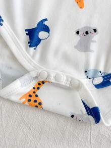 SHEIN Vintaside Kids 男婴春夏多色可爱清新舒适无袖背心三件套。三种款式：卡通动物印花、纯蓝色和蓝白条纹。针织面料，宽松版型。三件套满足多种穿搭场景需求。适合幼儿休闲、户外散步等场合穿着。 - 彩色 - 查看 6