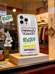 LOONEY TUNES X SHEIN 1個 Looney Tunes Bugs Bunny「團隊精神」透明手機殼，封面印有堆疊式 Bugs Bunny 美式足球圖案、「TEAM SPIRIT」與「LIVE FOR THE GAME」標語，以及經典「LOONEY TUNES」Logo。全覆蓋防震保護，強化護角緩衝，適合您的手機。卡通愛好者與 Looney Tunes 粉絲的完美禮物。相容於 iPhone 手機殼與 Galaxy 手機殼，手機配件，快速出貨。 - 無色 - 查看 1