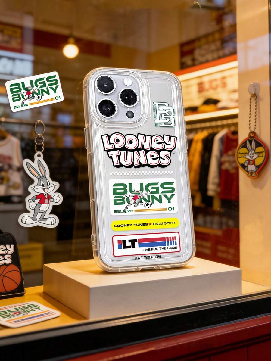 LOONEY TUNES X SHEIN 1個 Looney Tunes Bugs Bunny「團隊精神」透明手機殼,封面印有堆疊式 Bugs Bunny 美式足球圖案、「TEAM SPIRIT」與「LIVE FOR THE GAME」標語,以及經典「LOONEY TUNES」Logo。全覆蓋防震保護,強化護角緩衝,適合您的手機。卡通愛好者與 Looney Tunes 粉絲的完美禮物。相容於 iPhone 手機殼與 Galaxy 手機殼,手機配件,快速出貨。 - 無色 - 查看 1