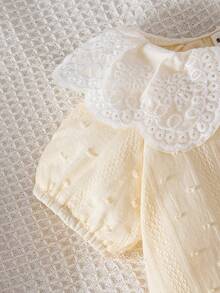 SHEIN Newborn Baby Girl Summer Lace Hollow Floral Collar Front Snap Romper - Yellow - View 5