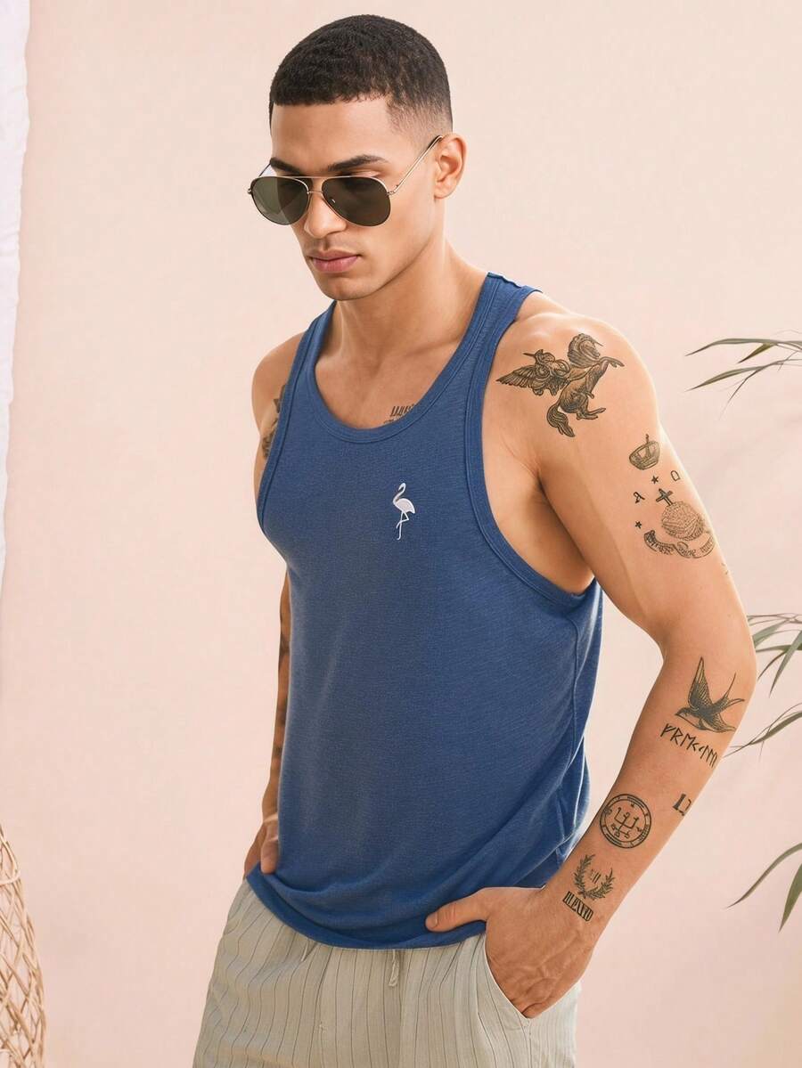 Manfinity VCAY 男士休闲运动印花背心、男士健身背心、刺绣马标背心、运动肌肉背心、夏季修身背心、设计师男士背心、运动无袖衫、奢侈品牌风格背心、街头风背心 - 藏蓝色 - 查看 1