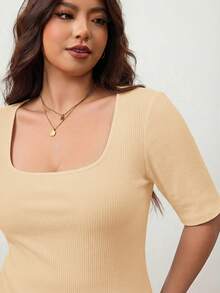 Enliva Kaos Wanita Ukuran Besar Elastis Tinggi Slim Fit Leher Persegi Lengan Pendek, Aprikot, Musim Panas, Kaos Ramah Kulit untuk Liburan dengan Bentuk Tubuh Bulat Apel - Aprikot - View 4