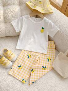 SHEIN Playful Pals 2件裝女嬰白色圓領短袖T恤搭配刺繡檸檬裝飾 + 鬆緊腰寬腿褲，休閒清新水果檸檬貼布印花套裝，適合夏季日常出遊、上學、購物、旅行、公園玩耍以及各種室內外場合 - 黃色 - 查看 4