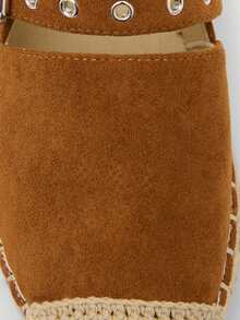 Nöista Une sandale plate de style espadrille beige, avec une bride à boucle marquante et une semelle enveloppée de jute pour un look décontracté et estival. - Kaki - Voir 6