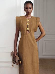 Aveloria Modichic Latte Color Textured Fabric Elegant High-End Party Dress With Hollow Shell Metal Buckle, Oversized Shoulder Design, Casual Vacation Commute Versatile - Coffee - View 4