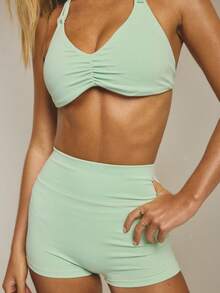Aralina Conjunto de ropa deportiva con top corto ajustado de cuello halter fruncido y shorts de ciclista de cintura alta elásticos - Verde - Ver 4