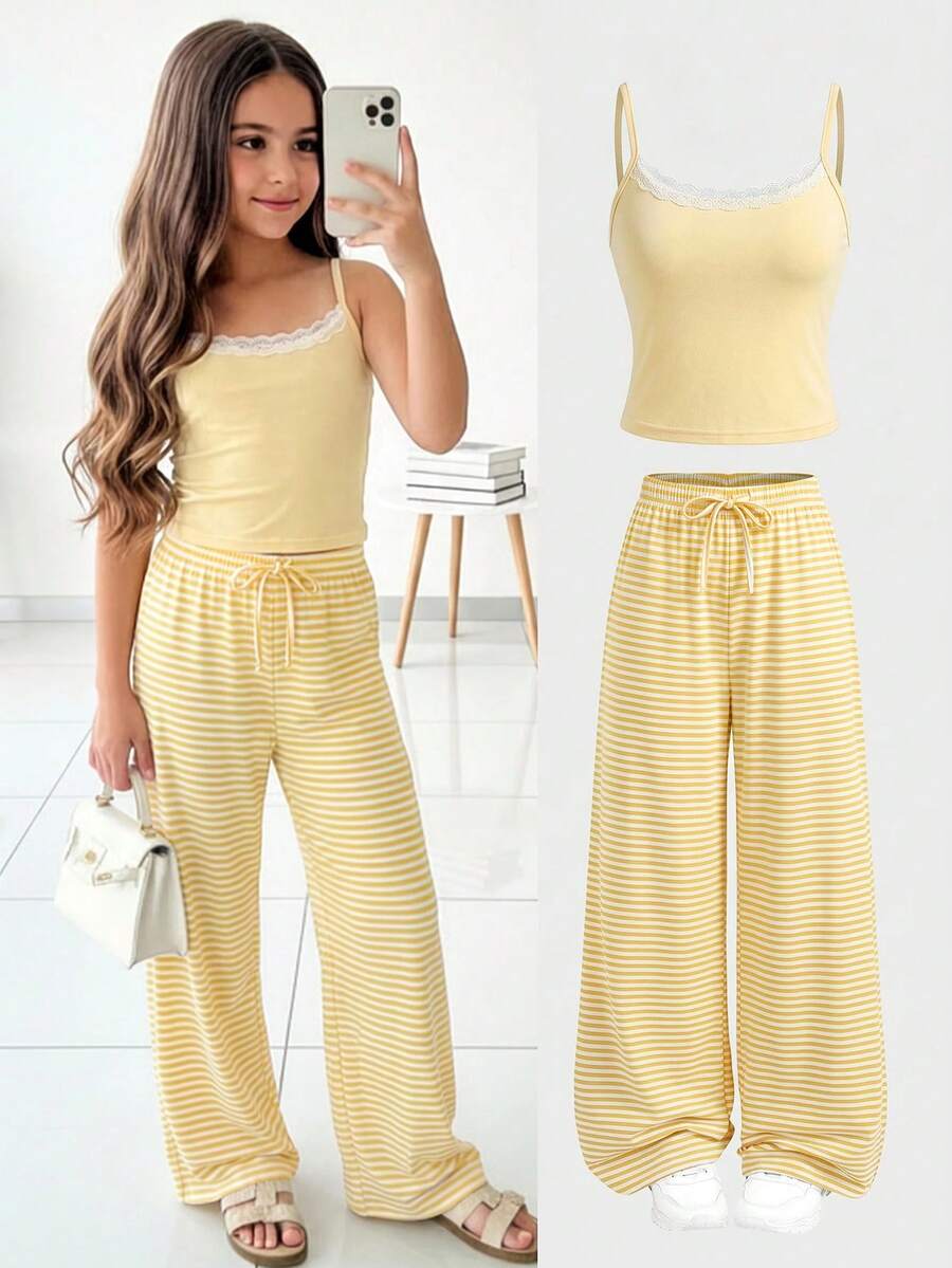 SHEIN Girlism Bộ đồ thể thao 2 mảnh cho bé gái tuổi teen, gồm áo hai dây cổ chữ U dệt kim gân sọc phối ren và quần ống rộng thẳng cùng màu, chất liệu co giãn thoải mái, họa tiết sọc, thích hợp cho mùa xuân/hè. - Màu vàng - Xem 1