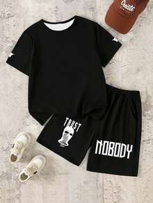 SHEIN Conjunto de streetwear com estampa de máscara gótica para adolescentes, composto por camiseta de manga curta e gola redonda e shorts com bolso. Ideal para primavera/verão. - Multicolorido - Ver 4