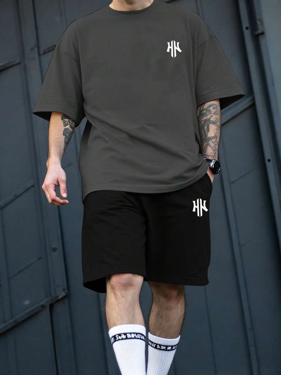 Manfinity Homme 男士大尺碼休閒字母印花落肩寬鬆T恤短褲套裝，適合日常穿著與通勤，夏季度假款 - 彩色 - 查看 1