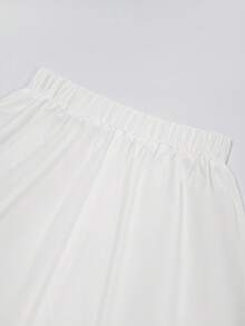 SHEIN Franclia Phong cách thanh lịch, cổ điển, giản dị, sang trọng, thích hợp cho kỳ nghỉ, thời trang đa năng, quyến rũ, thành thị, công sở, đi làm, vui tươi, hẹn hò ngày Valentine, tiệc tùng, đi biển. Bộ 2 món áo tank top và quần short nữ không tay, cổ tròn, thắt nơ, in kỹ thuật số. - trắng - Xem 5
