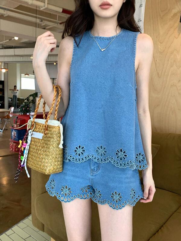 DAZY Bộ đồ denim 2 mảnh dành cho nữ, gồm áo không tay cổ tròn và quần short, kiểu dáng thường ngày.