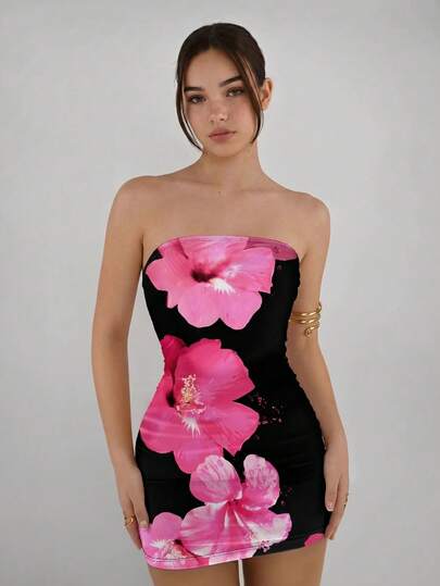 SHEIN 少女无肩带修身连衣裙：这款高弹力修身连衣裙以黑色为底，饰以粉色花卉印花，大胆的花卉图案打造出迷人的轮廓，非常适合约会和派对等场合，凸显您的身材。