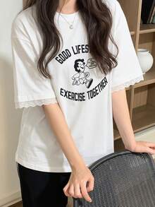 DAZY 女款圓領圖案印花蕾絲飾邊短袖T恤，春夏寬鬆版型 - 白色 - 查看 5