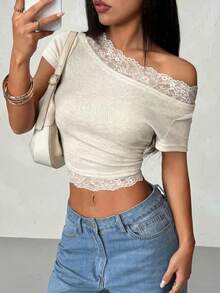 SHEIN PETITE 女士露肩罗纹蕾丝边短款修身短袖上衣，蕾丝拼接短袖T恤，夏季休闲派对上衣，夏季蕾丝上衣，露肩上衣，奶油色上衣，女士奶油色上衣，性感上衣，时尚上衣，可爱单肩上衣，单肩衬衫，蕾丝上衣，蕾丝边上衣，单肩上衣，蕾丝上衣 - 杏色 - 查看 7