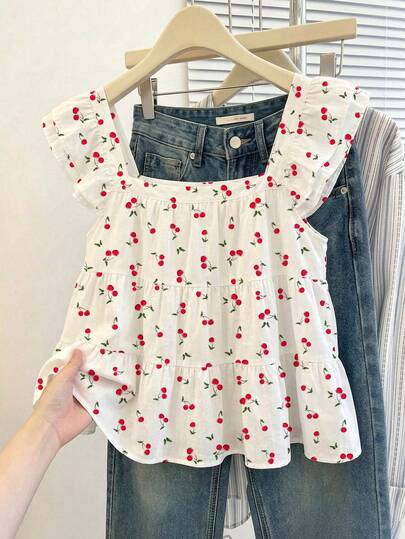 SHEIN Frenchy Elegante Damen Bluse mit Kirschprint und mehreren Rüschen - lässiges, minimalistisches Sommerurlaubs-Oberteil, europäischer Urlaubsstil, süßes Outfit für Dates und Nachmittagstee, niedlich und weich, Y2K Retro-Vibe