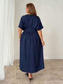 Auralis Nouvelle robe mi-longue évasée à la taille bleu marine grande taille pour l'été / Robe plissée à taille décolletée en V profond / Robe avec design de fronces élastiques au dos / Robe de soirée élégante de style sirène pour le bureau et les déplacements - Bleu marine - Voir 2