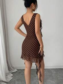 vestido mini de lunares para mujer, con escote en V profundo, busto fruncido, cintura ceñida, abertura alta asimétrica con volantes, espalda descubierta, elegante y sexy, ideal para fiestas, vacaciones y citas, con diseño de malla, parches - Marrón - Ver 6