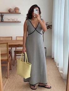 Enliva Đầm midi không tay phối màu kẻ caro size lớn, phong cách thời trang thường ngày cho kỳ nghỉ hè, phù hợp với phụ nữ dáng quả táo và dáng tròn - Đen và trắng - Xem 5