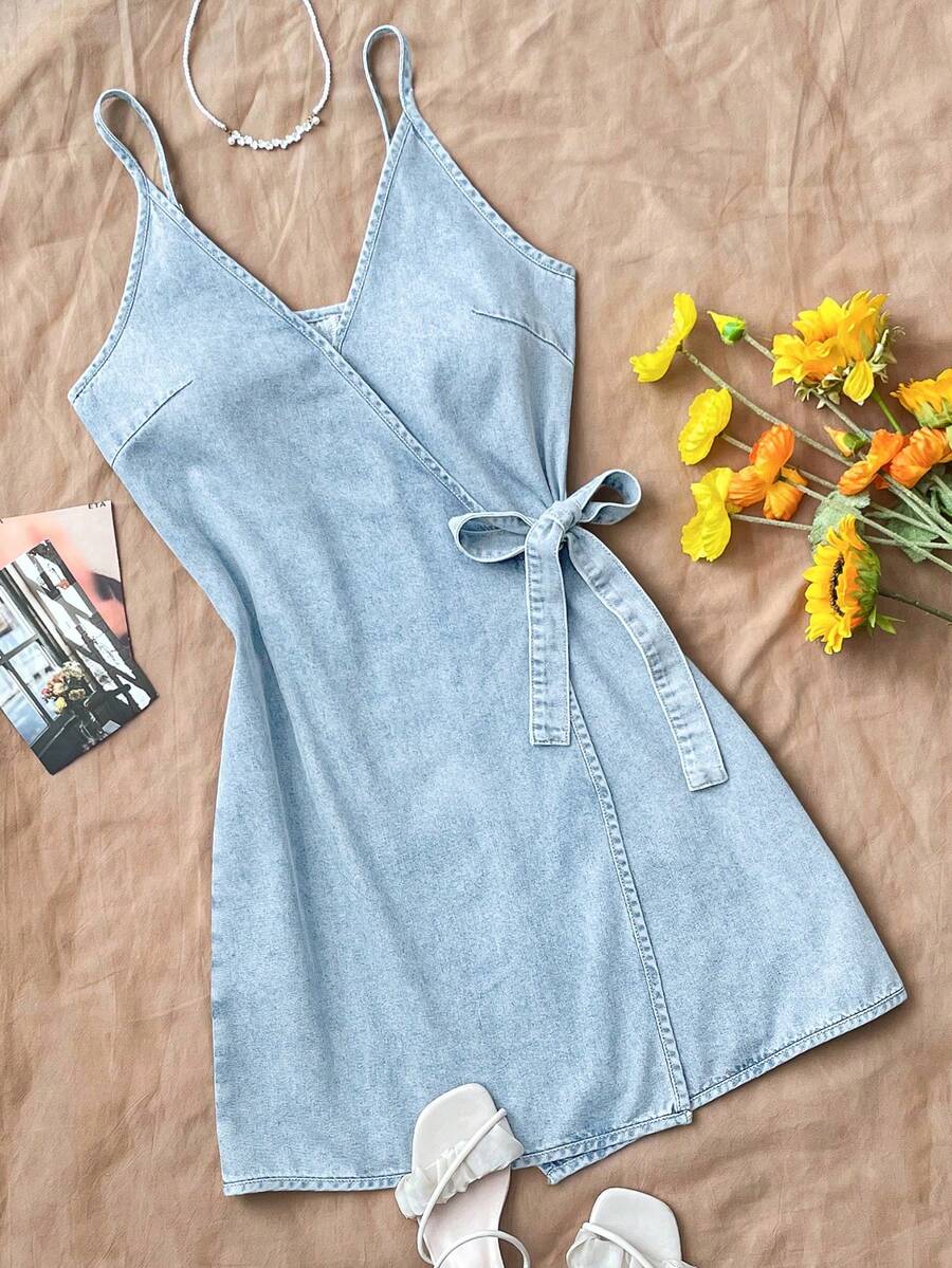 Soleia Gaun Denim Musim Panas Wanita Warna Polos Tanpa Lengan dengan Tali Bahu Tipis dan Model Silang - Light Wash - View 1