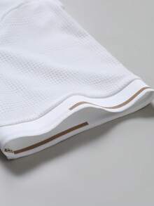 Manfinity Homme 男士休閒條紋飾邊紋理布料短袖 Polo 衫，適合日常穿著、通勤與正式場合 - 白色 - 查看 4