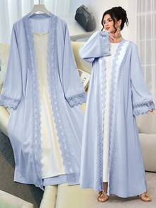 Al Najma Elegante bata abaya con adorno floral, adecuada para primavera y verano - Azul - Ver 1