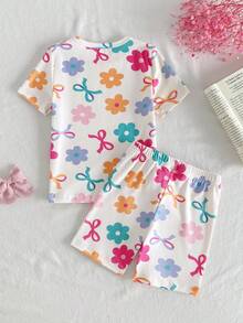 SHEIN Bộ đồ mặc nhà thoải mái cho bé gái, gồm áo thun cổ tròn ôm sát, họa tiết nơ và hoa hoạt hình dễ thương, gồm áo thun và quần short, họa tiết nơ và hoa. - Màu be - Xem 2