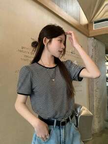 DAZY 女款圓領條紋休閒短袖T恤可愛上衣校園風 - 黑色 - 查看 5