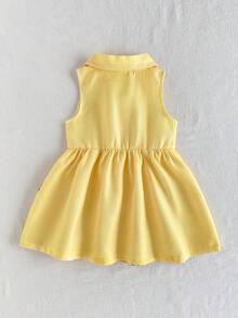 SHEIN Playful Pals 1件女婴浅黄色花朵蜜蜂印花可爱复古翻领无袖纽扣连衣裙，带假口袋和喇叭裙摆，百搭夏季连衣裙，适合休闲外出、旅行、公园、购物等场合。 - 黃色 - 查看 3