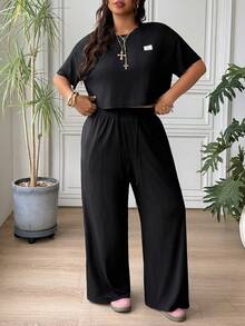 SHEIN EZwear 加大码夏季休闲字母贴布圆领短袖T恤和裤子两件套 - 黑色 - 查看 1